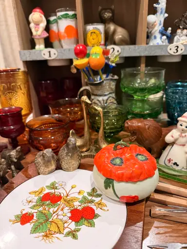 Sunday Night Hangout - Brass, Glass, Jewelry, What Should We Look At?