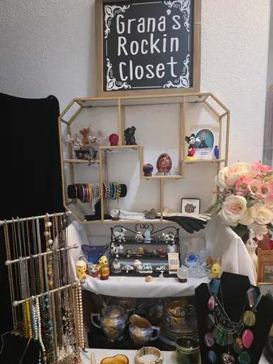 Come see what's in Granna's Closet today $1, $2, $3 Starts