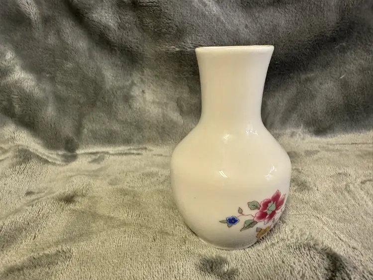 Vintage Japan Porcelain Bud Flower Vase Red & Blue Flowers Floral Japanese 4”