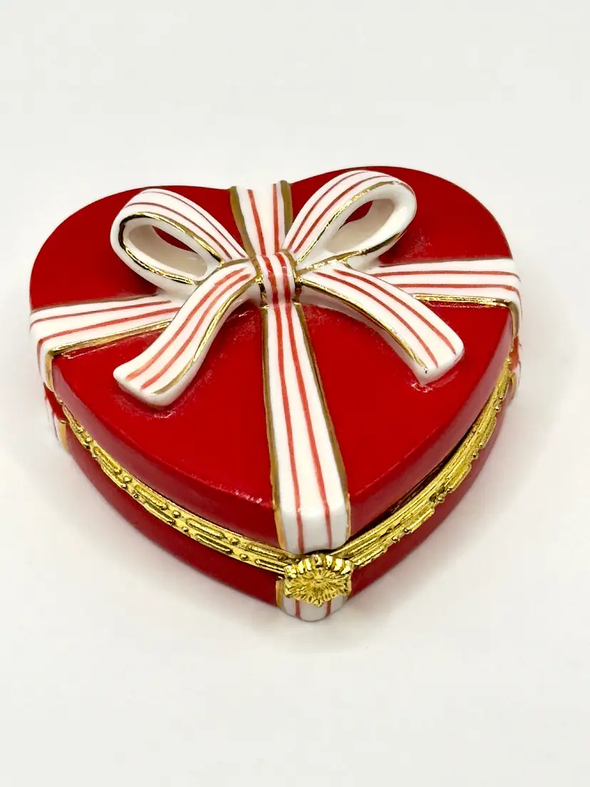 Vintage Heart-Shaped Hinged Trinket Box with 3 Chocolate Trinkets Inside, By Cooking Club of America PHB “Sweets From My Sweet” Part of the Porcelain Collectible Box, Made In China, MPN C1342