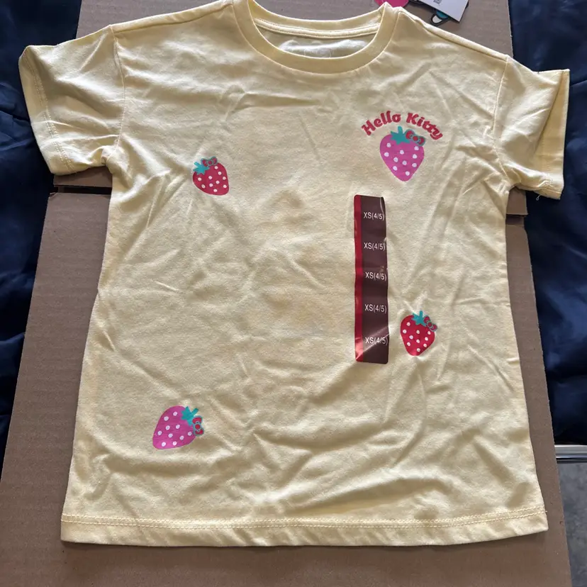 Girls XS (4/5) Hello kitty Shirt New