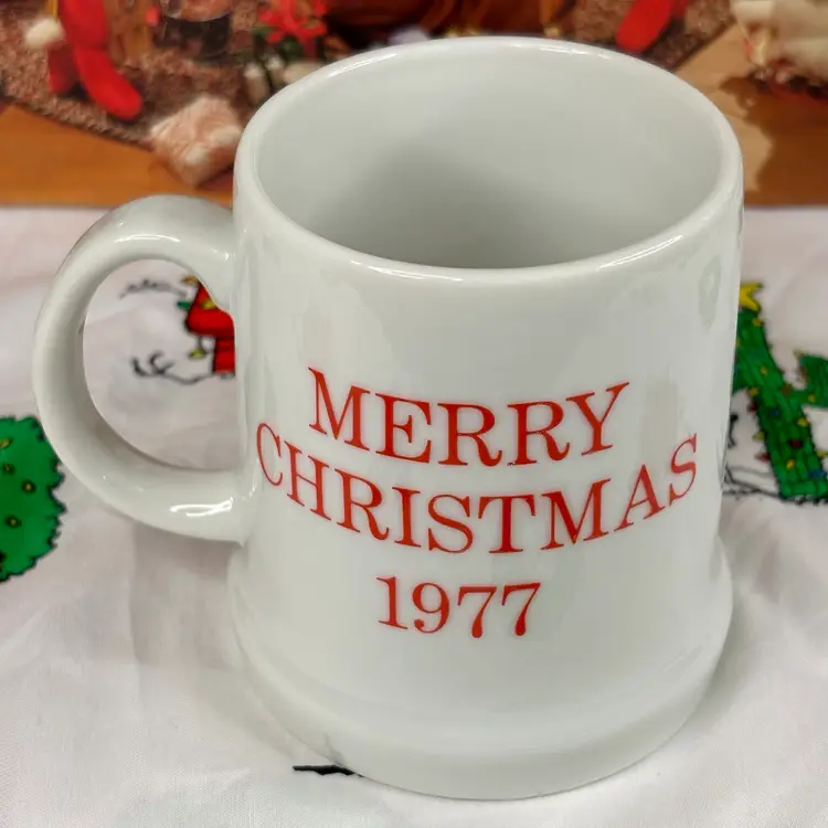 Peanuts Christmas 1977 Stein