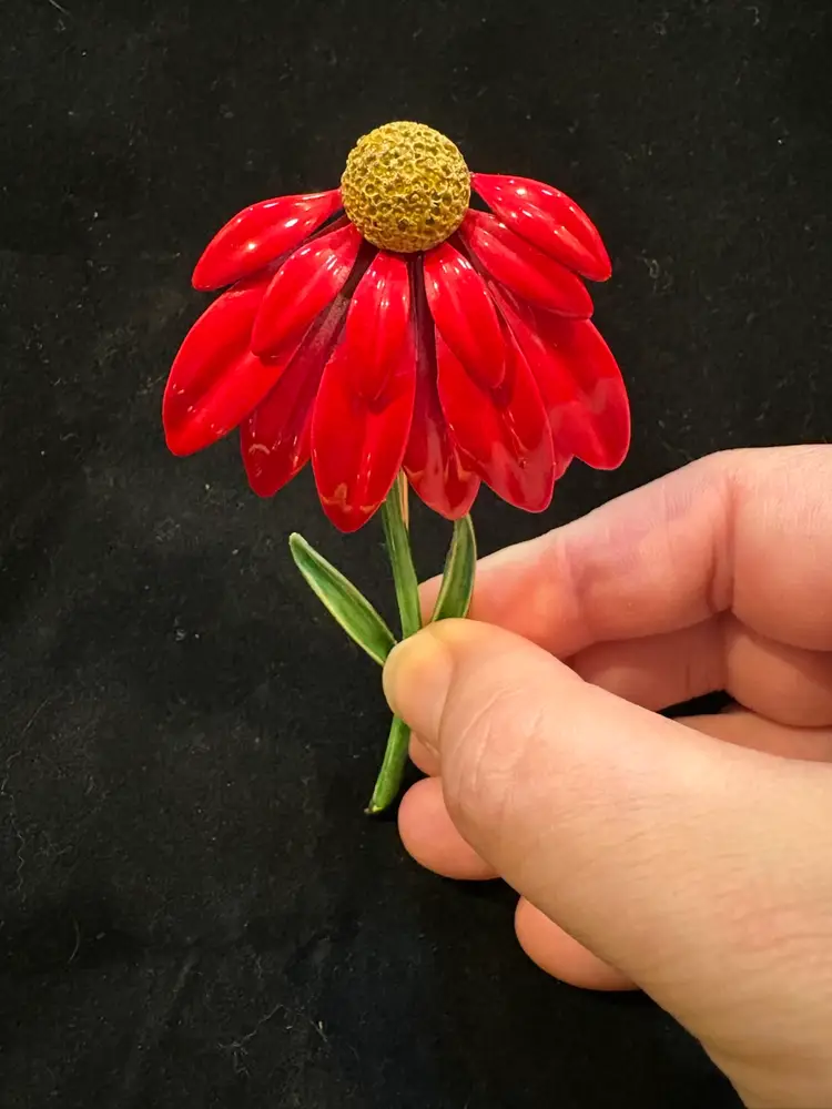 Vintage Enamel Floral daisy brooch