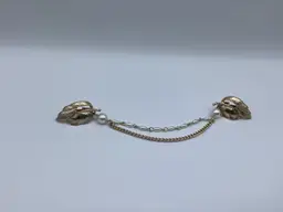 #10 Apr 25th Sweater Clip Gold Tone Leaf Clips With Faux Pearl Strand And Gold Tone Chain Strand (see Details)