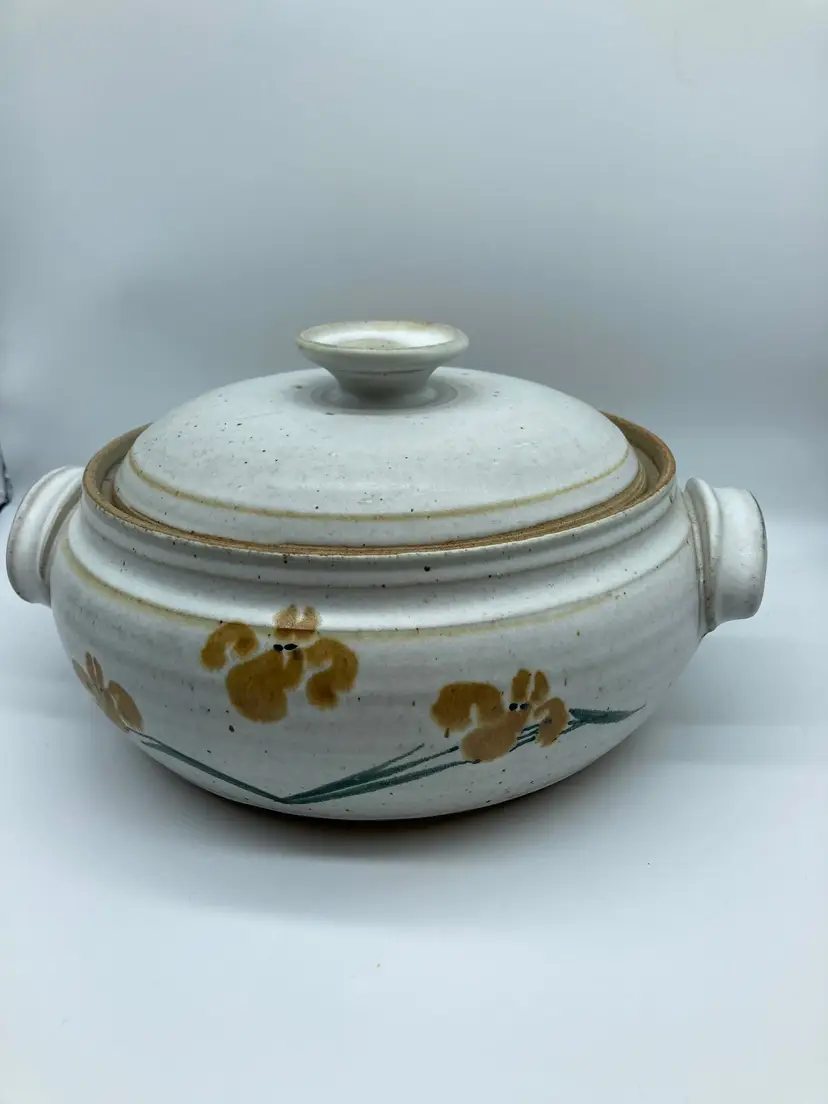 Bryant Pottery casserole dish with a lid, Yellow Iris design