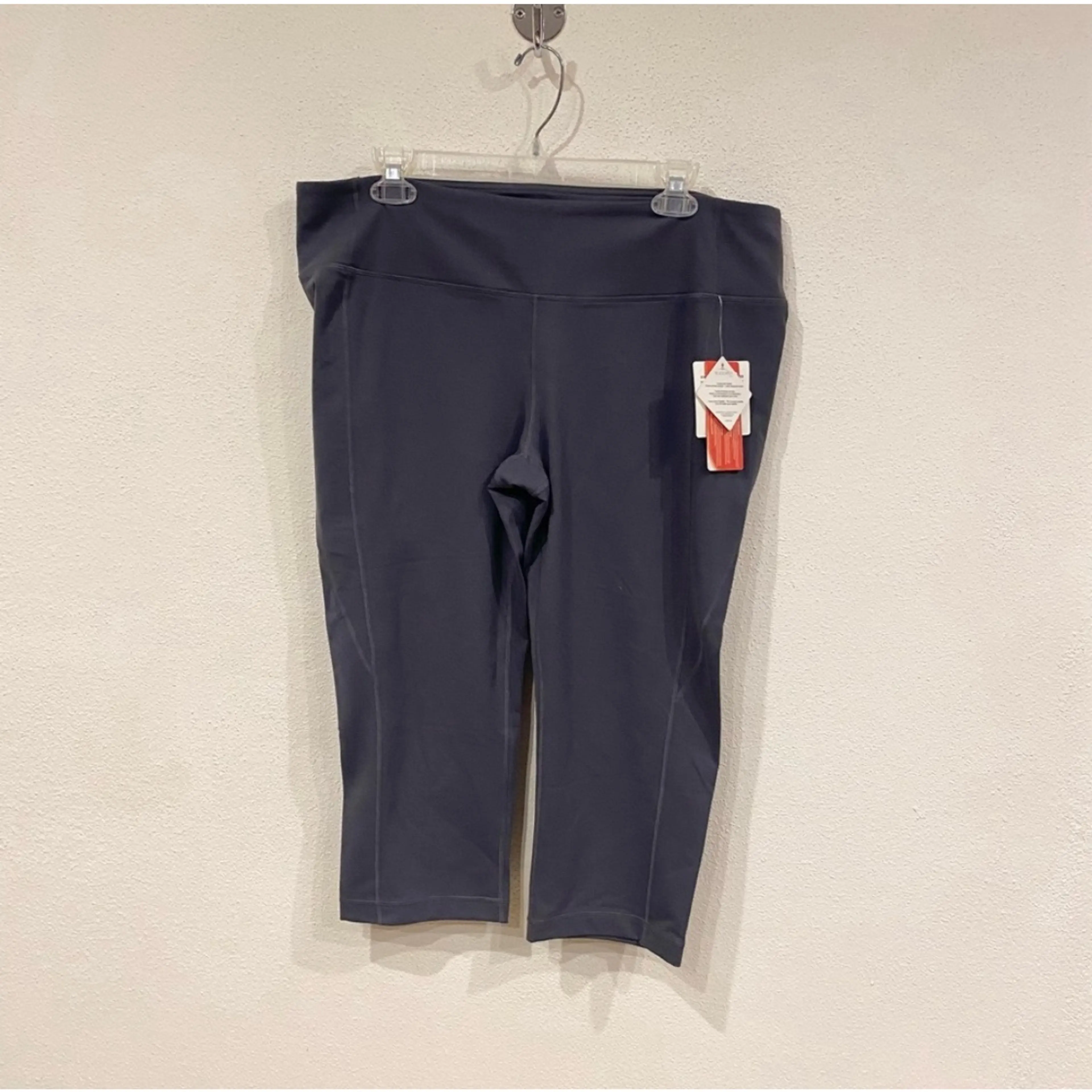 NWT Athleta Revelation Capri in Asphalt in 2X