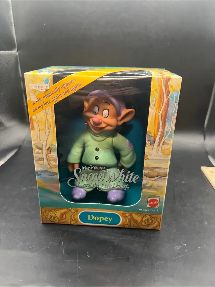 Disney Snow White  Dopey “ A Kiss Magically Appears”