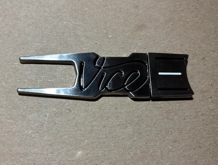 Vice Gator 2.0 Black & White Divot Tool & Ball Marker