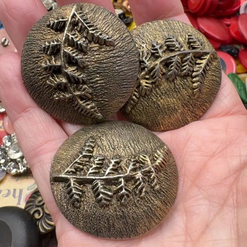 Large Metal Leaf Buttons 3