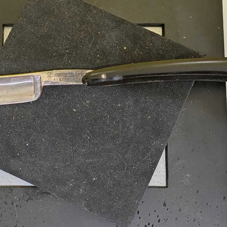 W. E. Bain Straight Razor Vintage, a collector's delight