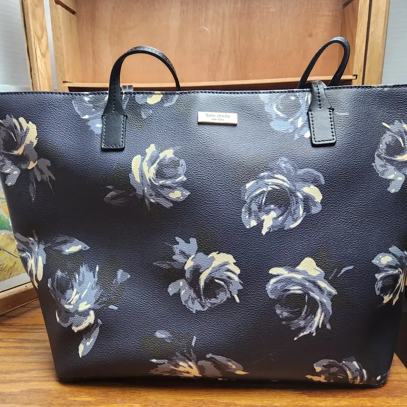 Kate Spade Tote Purse with Matching Zip Pouch