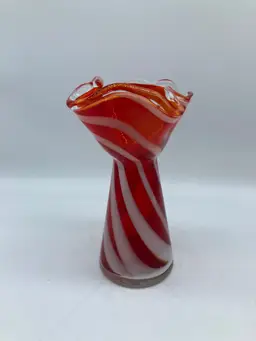 Vtg Brinn’s Vase Red White Ruffled Hand Blown Glass 6” Candy Cane