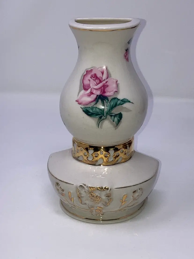Vintage Ceramic Miniature Oil Lamp Wall Pocket! Likely produced In The 1950s!  6 3/4” Tall 4” Wide! Pink Roses!
