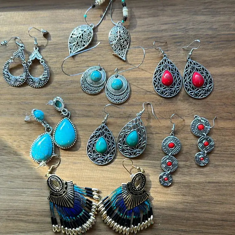 lot Of 8 dangling Colored Earrings, Turquoise And Coral Colored