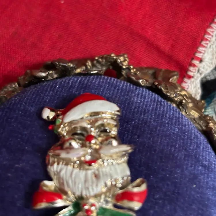 G- Vtg Enamel Santa Claus Brooch Not Marked