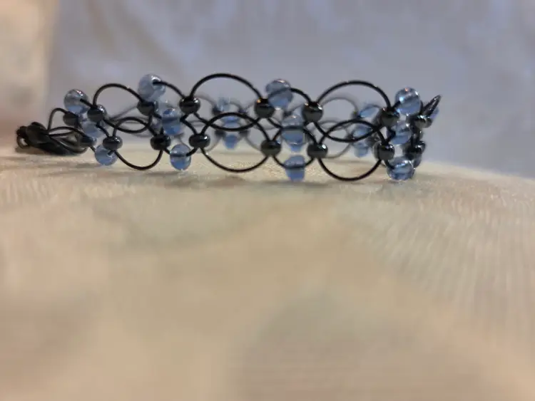 Vintage NY&CO Black Wire and Gun Metal Tone and Blue Plastic Beaded Bracelet 6 1/2"