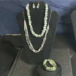 #25 - Stone And Bead 4pc Lot