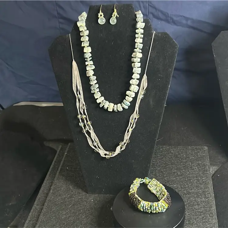 #25 - Stone And Bead 4pc Lot