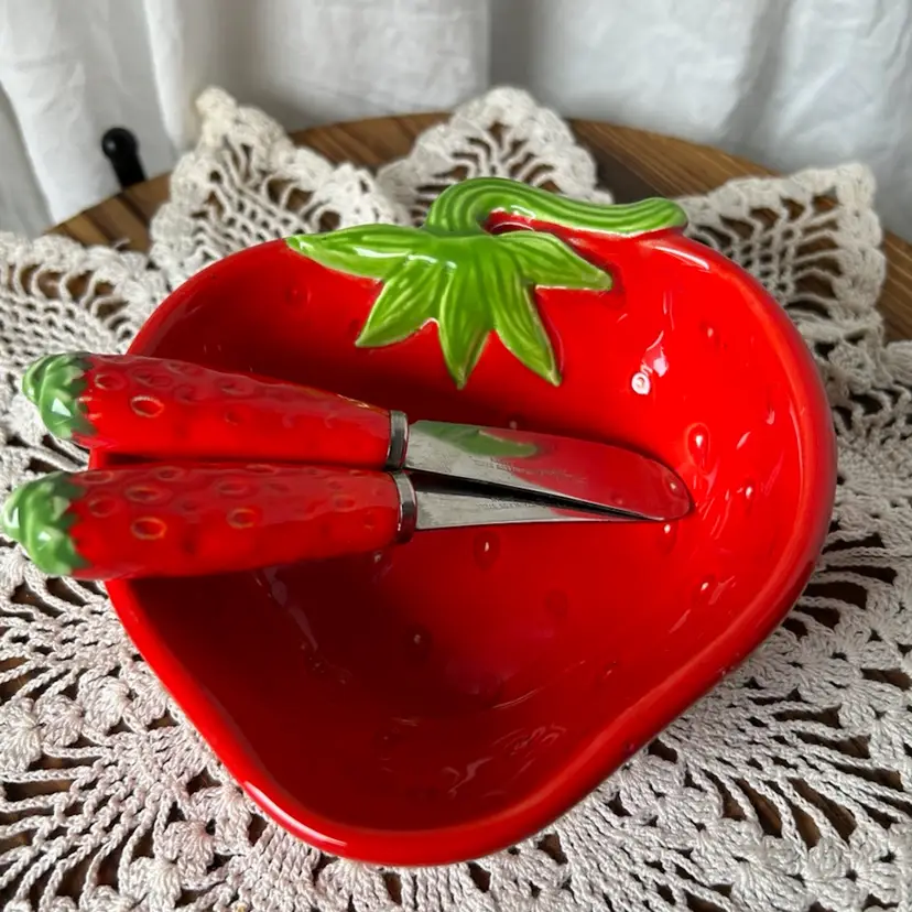 🍓🍑FRUITY TOOTIE 🍓🍑 Vintage Shafford Ceramic Strawberry Appetizer Bowl W/2 Knives
