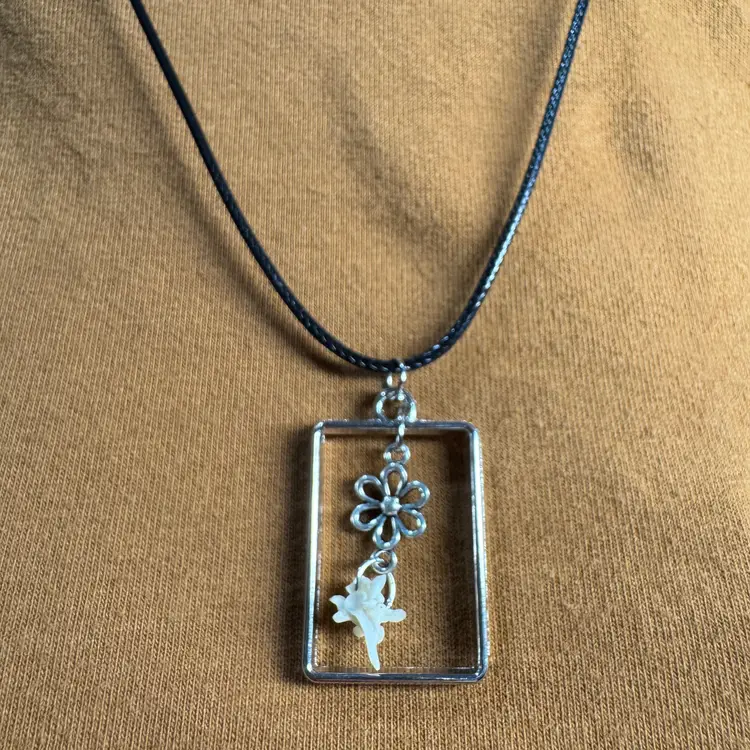 Rattlesnake vertebrae flower pendant necklace