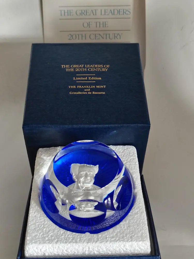 Vintage Baccarat for Franklin Mint Sulfide Cameo Paperweight, David Ben Gurion, c1979