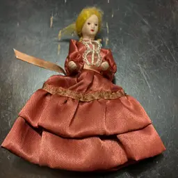 Lady In Pinky Shiny Dress