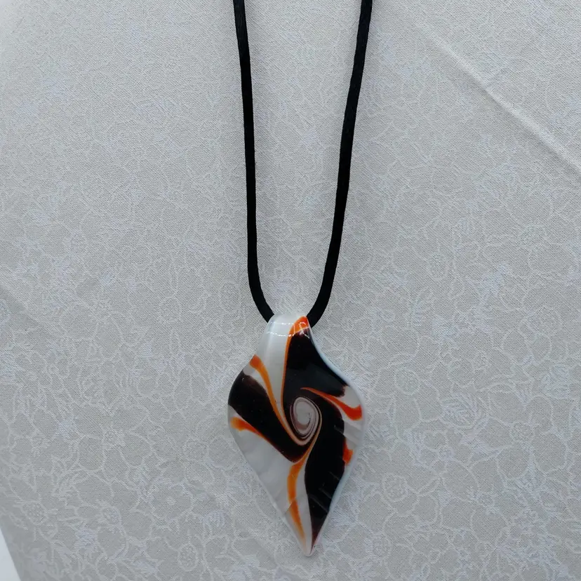 Art Glass Leaf Pendant Necklace.