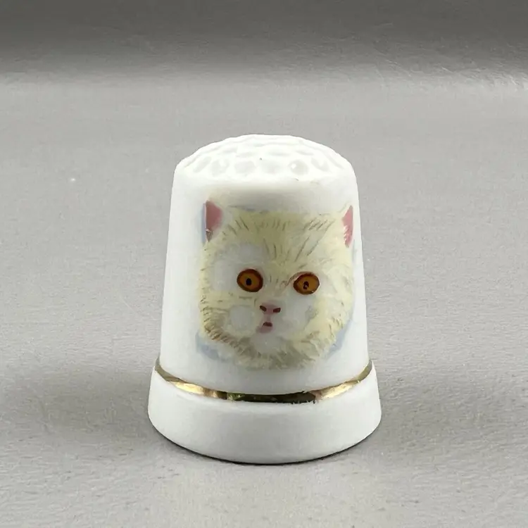 Vintage Hand Painted White Fluffy Cat Porcelain 1.25” Thimble