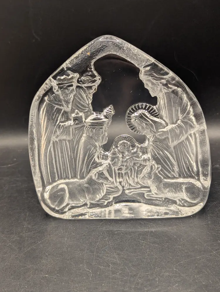 Carved Etched Crystal Religious Nativity Scene Christmas Sculpture Paperweight