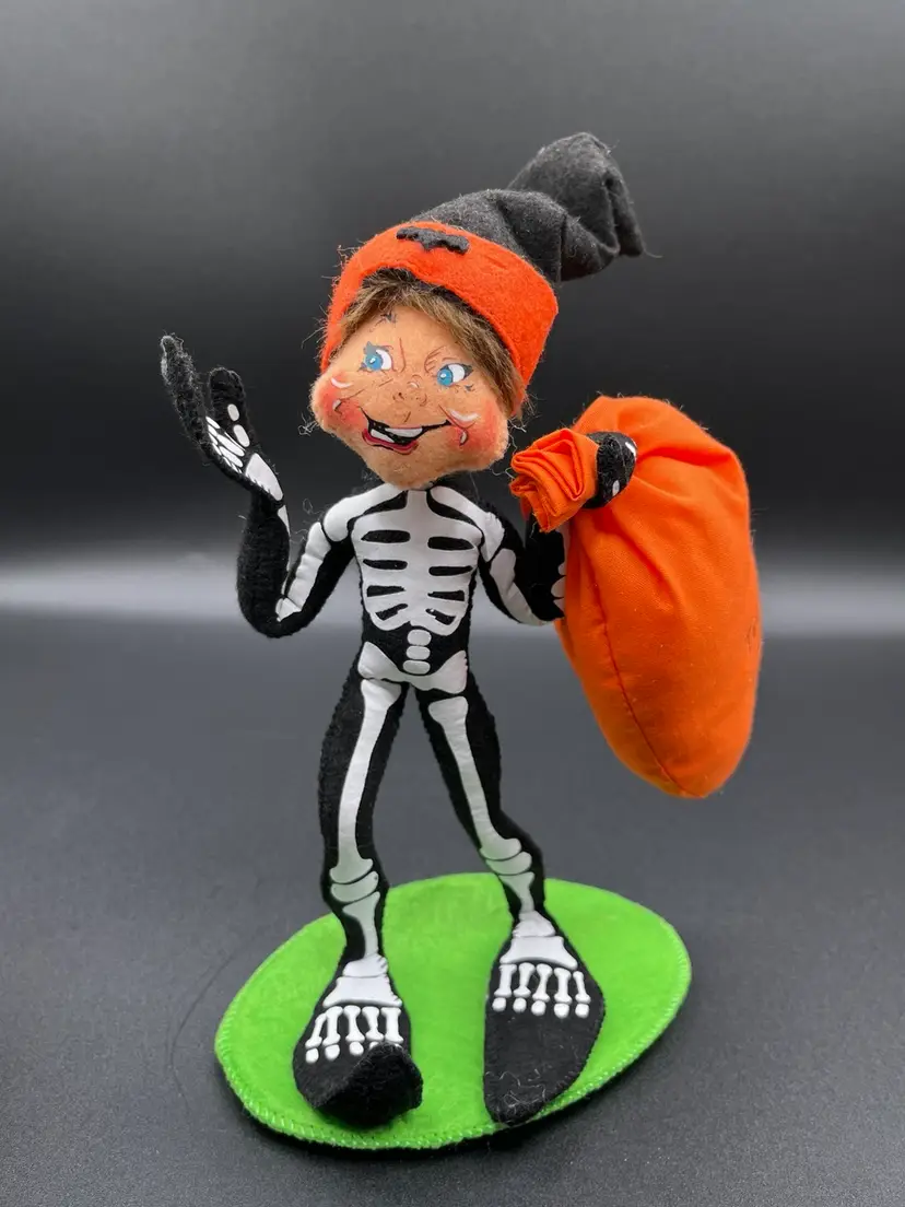 2013 Halloween Skeleton Trick Or Treater Figurine 8.5” 🎃