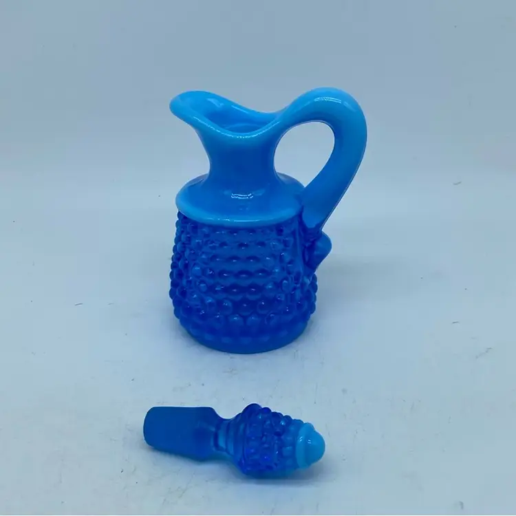 #0228 Fenton blue opalescent hobnail glass cruet with applied handle and stopper 4.5” x 3.5”
