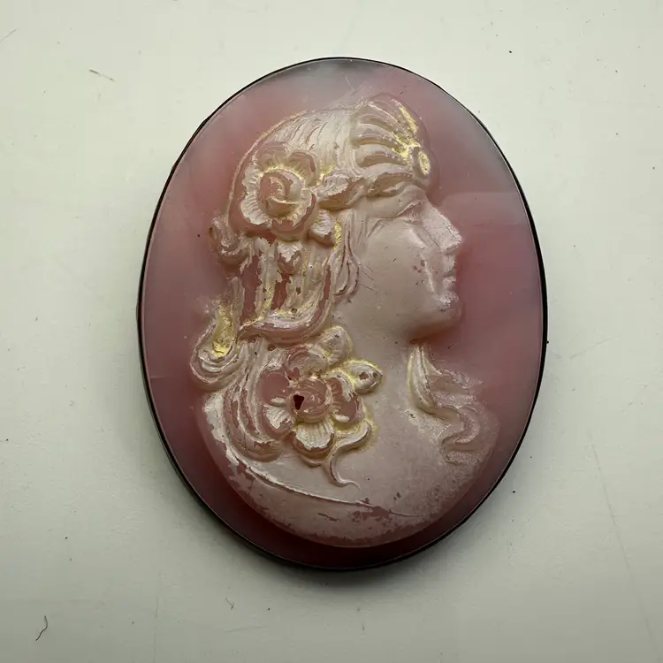 Vintage Victorian Style Carved Pink Cameo Brooch