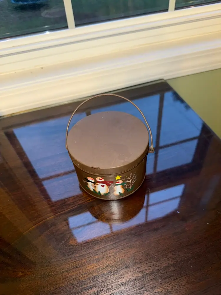Small primitive snowman metal tin/Candle; with handle and lid; Christmas decor