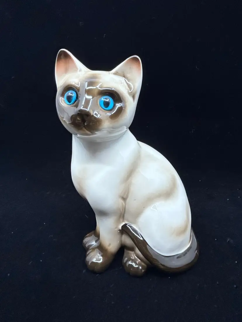Vintage Enesco Ceramic Brown Tan Siamese Cat Figurine With Blue Glass Eyes 7”