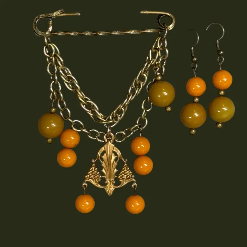 ✨ Custom Bakelite Safety Pin Brooch Set + Matching Earrings ✨
Handmade by Casey | One-of-a-Kind Statement Piece