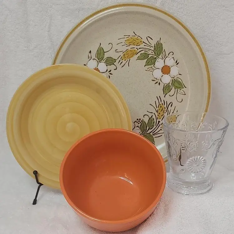 Mix~Match - White Flower with Orange Center 4 pc place setting