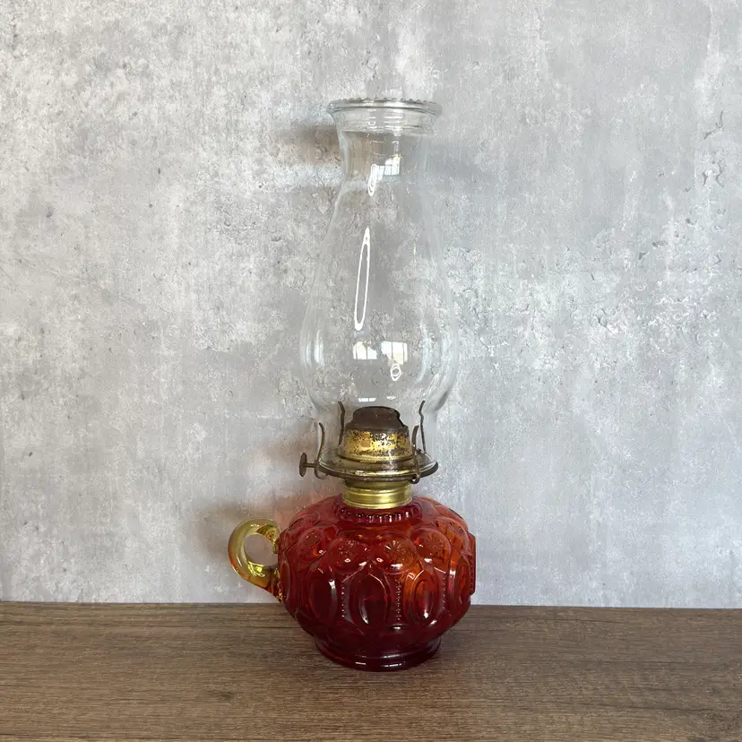 Vintage Amberina Oil Lamp – L.E. Smith Moon & Stars – Eagle Brass Burner (0070-25)
