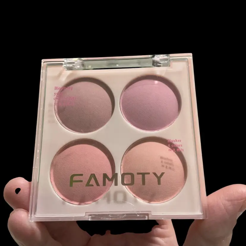 Famoty “ Candy Floss” Blusher Palette In 4 Soft Colors.