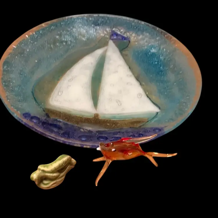 15. See And Land Set Includes One Glass Plate With Sailboat Glass Fish, And One Wades Winded Turtle