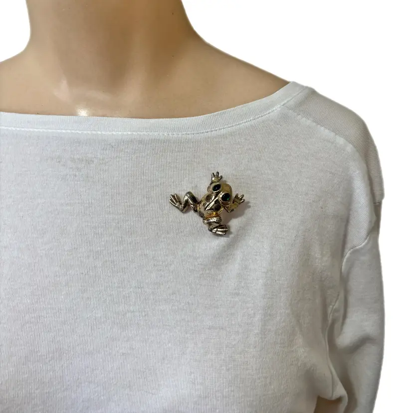 Green Rhinestone Eye Frog Brooch Pin Antique Gold Tone Brass Vintage Cool