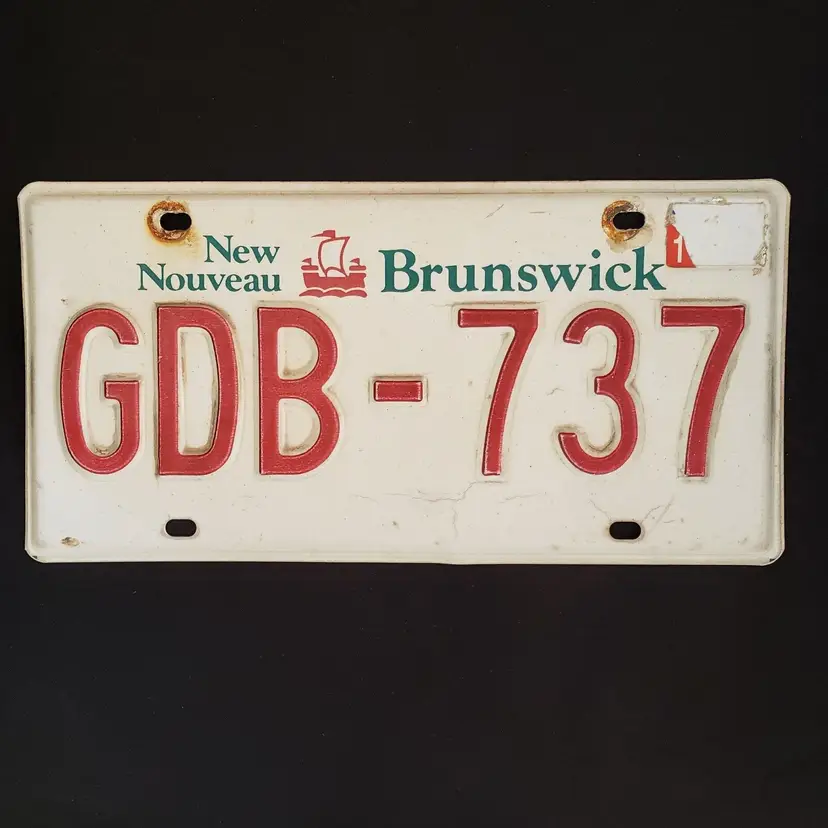 License Plate New Brunswick Canada Galleon GDB-737 with condition issues READ 