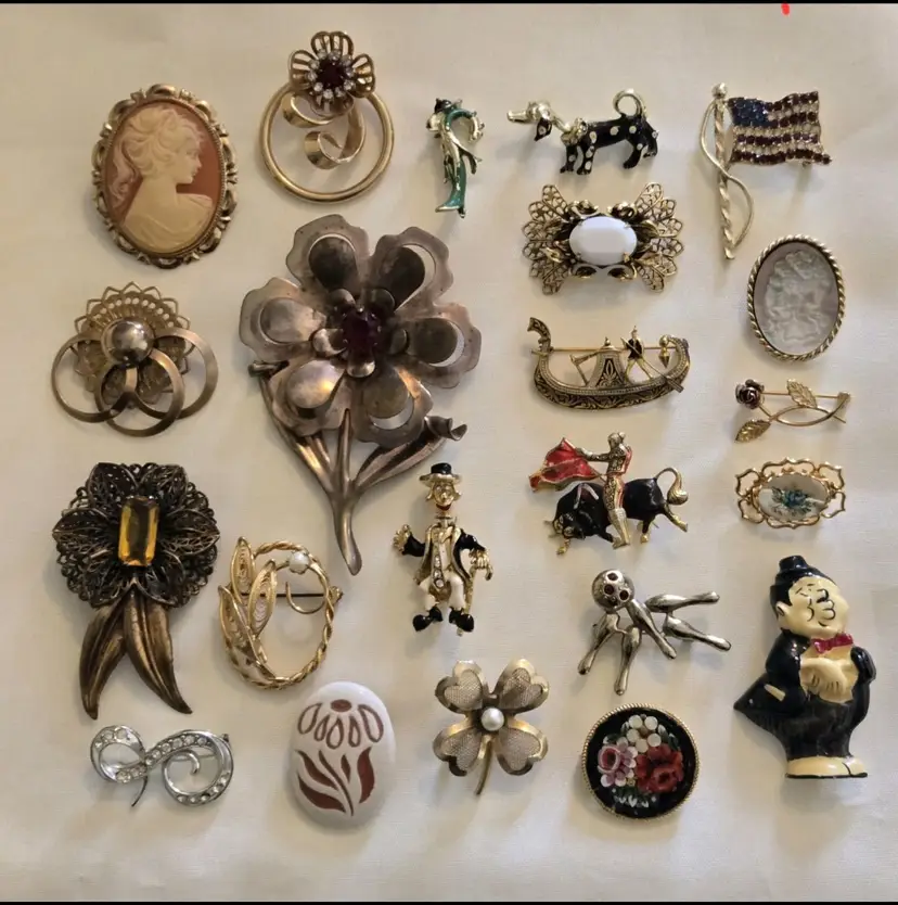 22 Pieces! OLDER VINTAGE Costume Jewelry Brooch Lot Pearl Rhinestone Corocraft(?) Swivel 2 Faced/ Head Clown