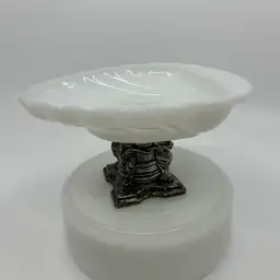 Vintage Milk Glass Shell Soap Dish Jewelry Holder On Pedestal Hollywood Regency