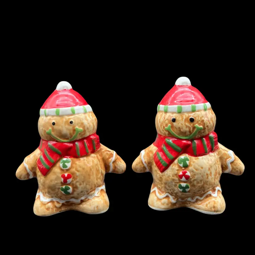 BIN - Holiday Christmas Gingerbread Men Salt And Pepper Shakers