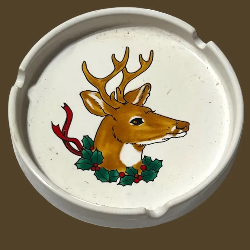 Vintage White Ceramic Round Set of 6 Ashtrays/coasters With Reindeer Holly And Berries In The Center 3.75 Inches X .5 Inch