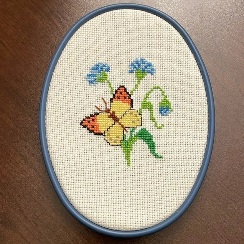 #627 VTG Needlepoint Butterfly On Flowers In Blue Oval Plastic Frame