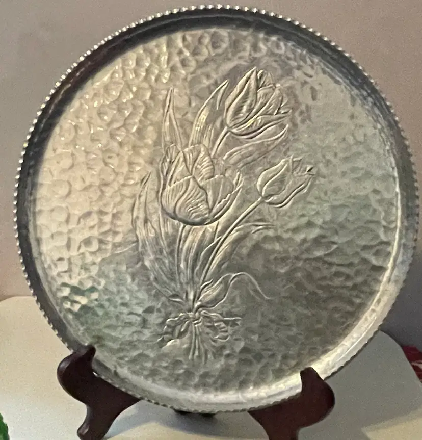 Rodney Kent Round Hammered Aluminum Tray Tulip 1940s 11.5" Diameter