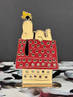 Vintage Snoopy on Doghouse Earring Holder