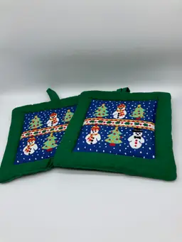 Green Fabric Christmas Themed Hotpads