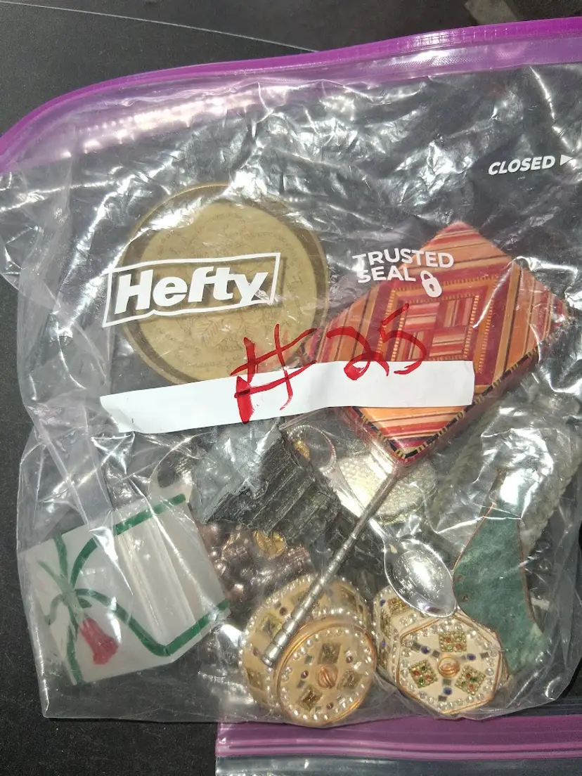GRAB BAG #25 VINTAGE KNICKNACKS/TRINKET BOXES, DISHES & TRINKETS!